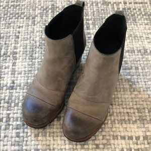 Like New!! Brown / Gray Sorel Wedge Boot